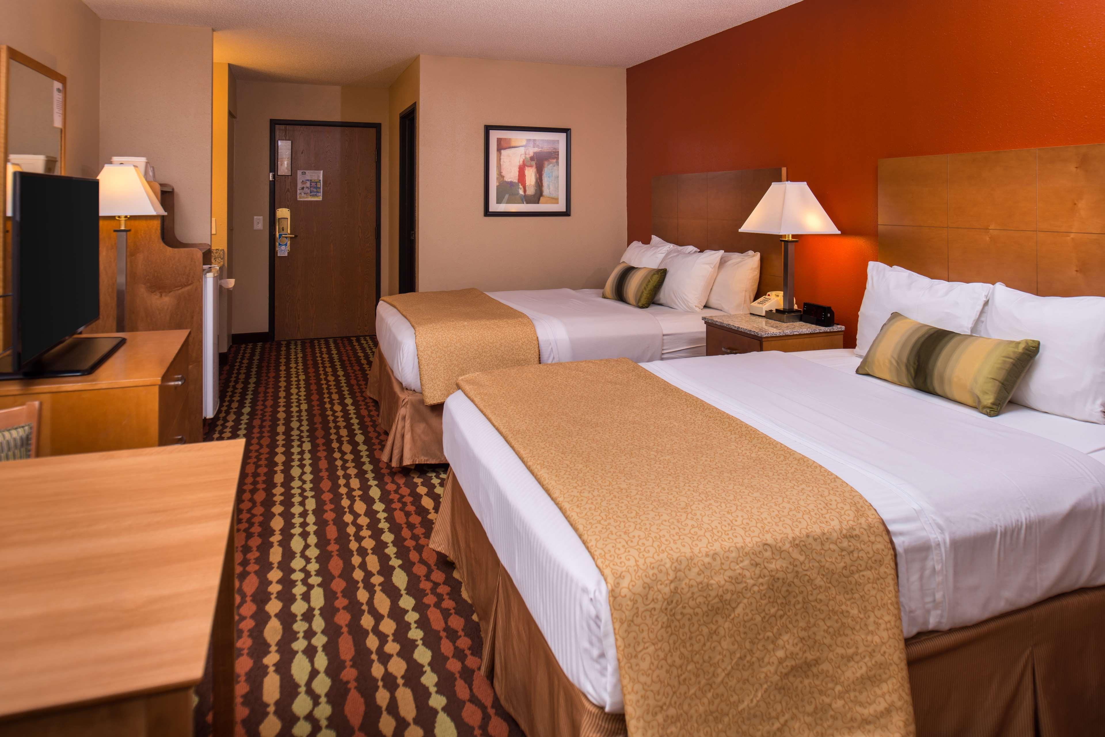 Western Ambassador & 3* Wisconsin Dells