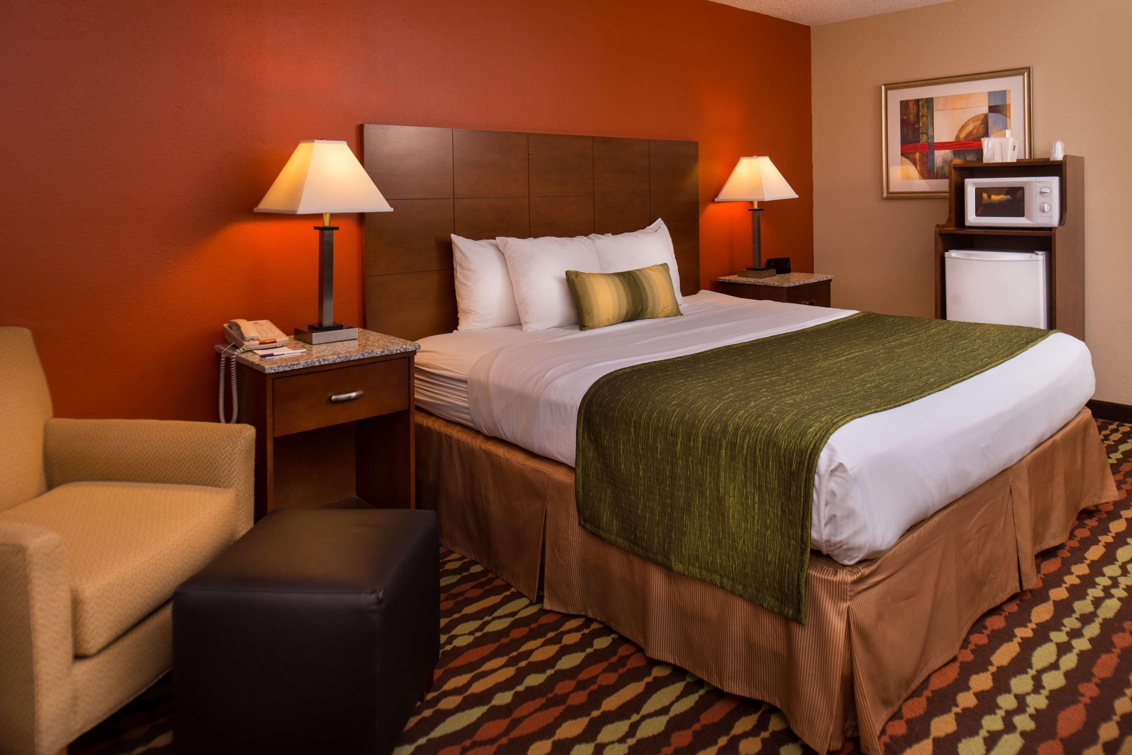 Western Ambassador & Hotel 3*