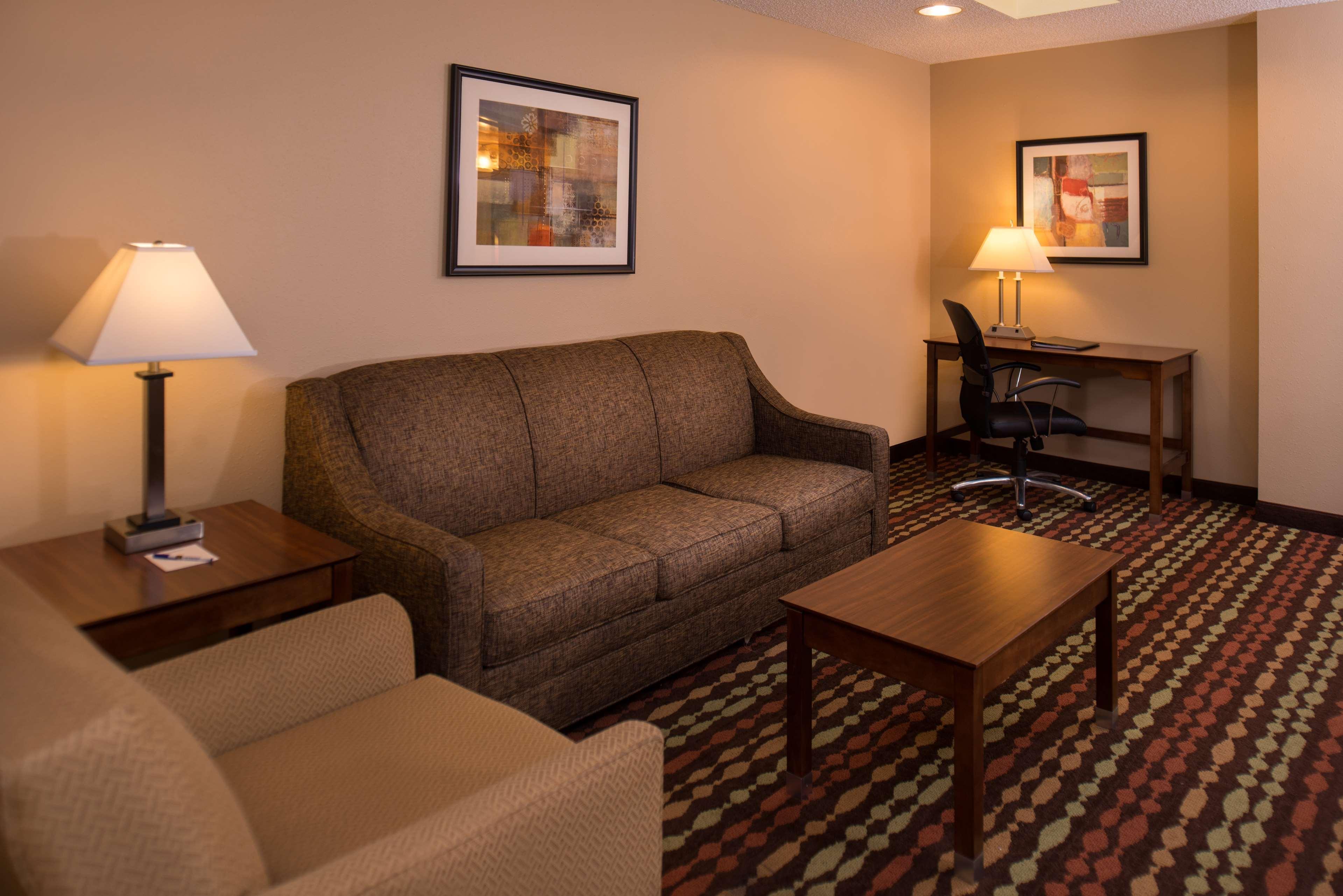 Western Ambassador & Hotel Wisconsin Dells