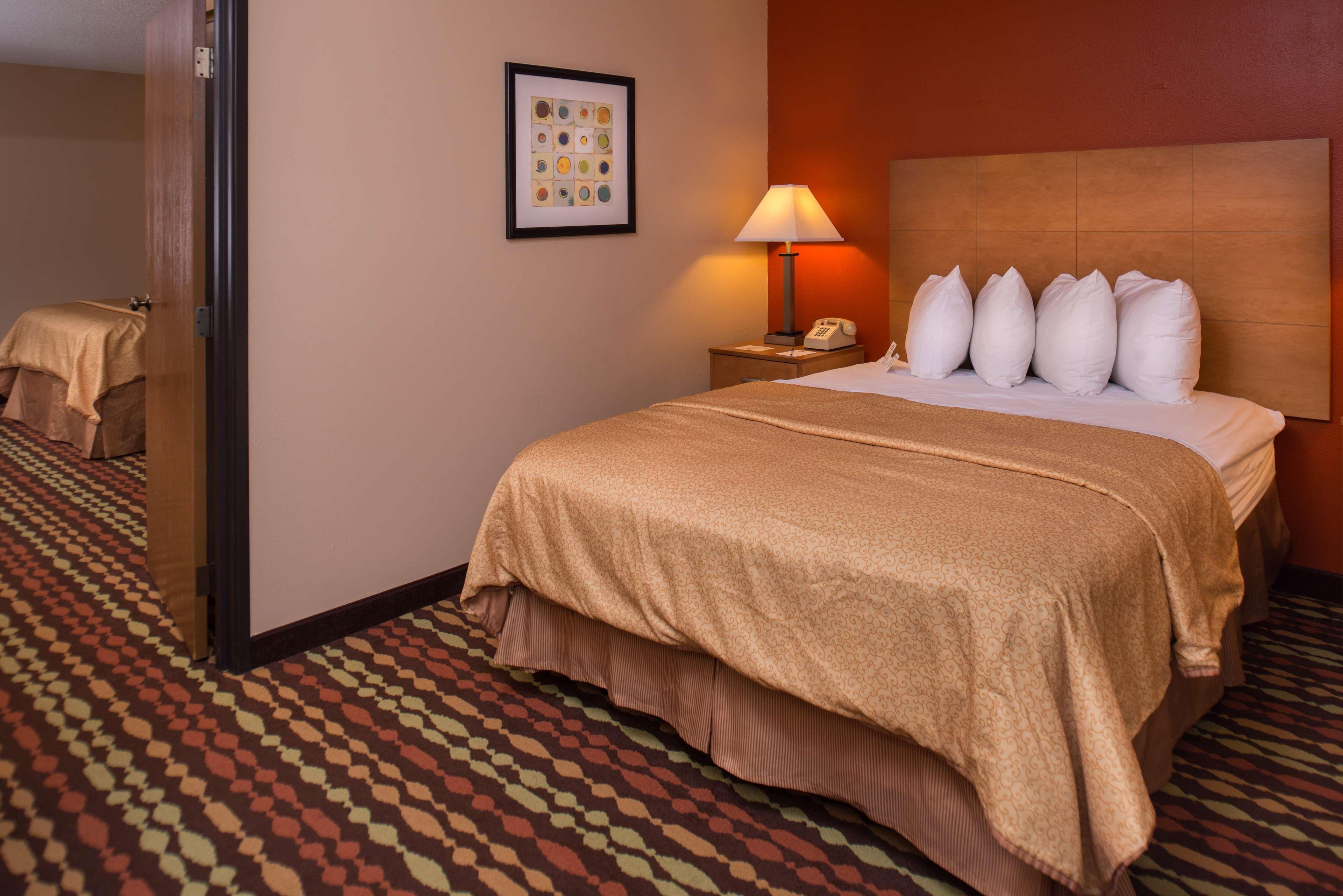 Western Ambassador & Hotel 3*