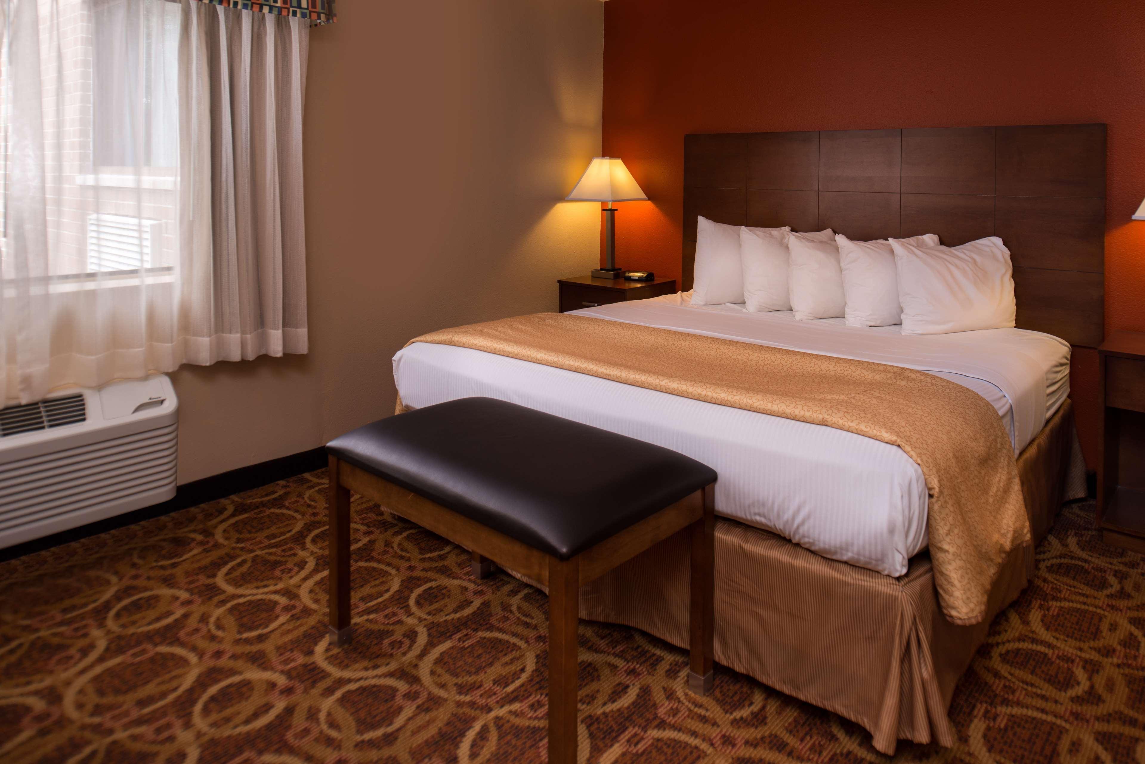 Western Ambassador & Hotel Wisconsin Dells