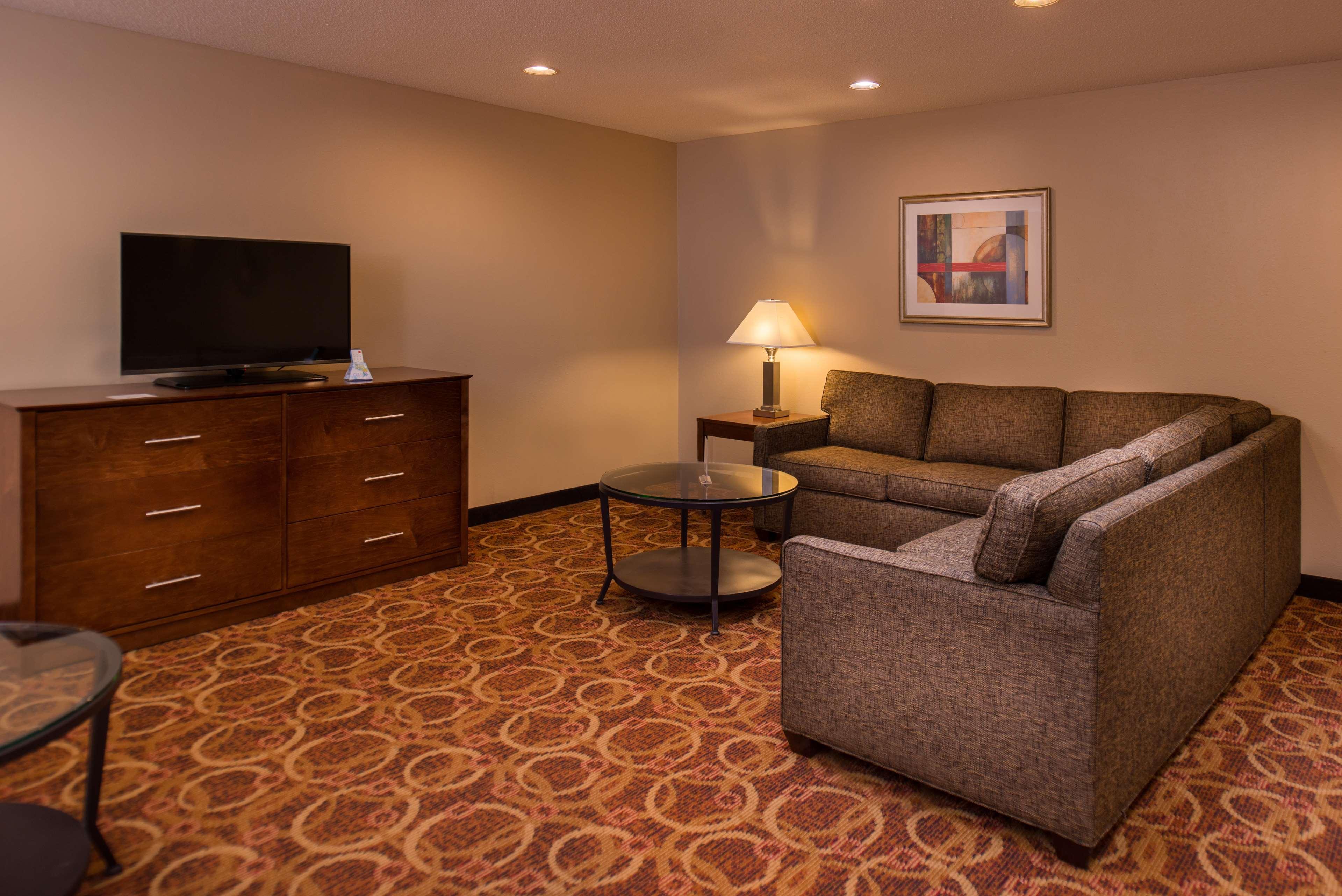 Western Ambassador & Hotel 3*